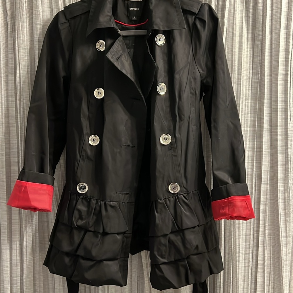 Limited Rain Coat Women’s Petite size small excellent used condition. Pockets - Picture 7 of 10